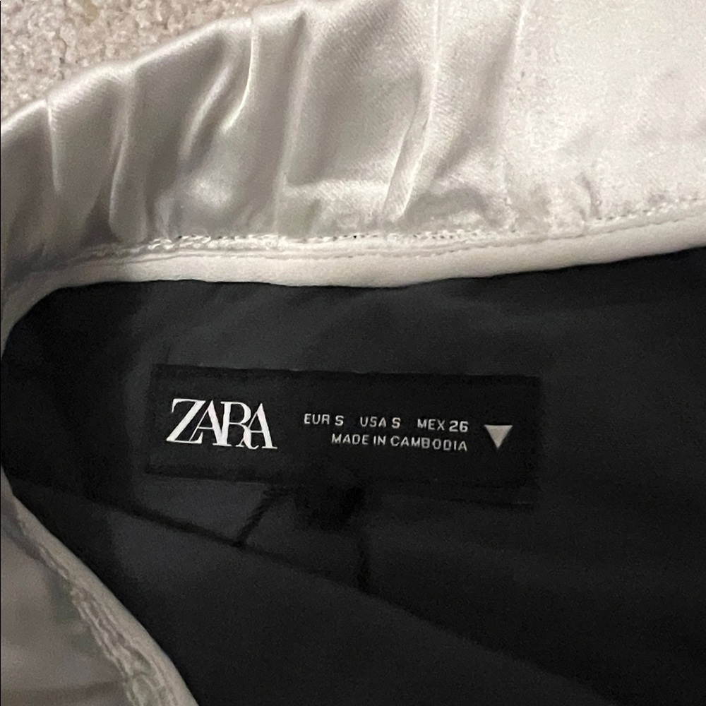 Zara Fitted Midi Skirt w/ High Slit – Minimalist Chic size small - Picture 7 of 14